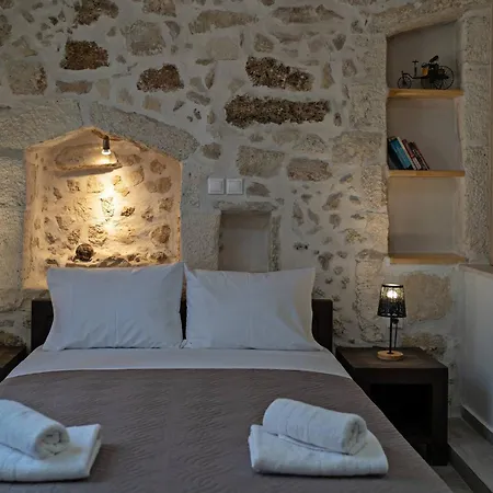 Melina In The Heart Of Old Town *