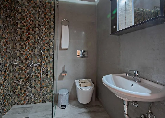 Melina In The Heart Of Old Town